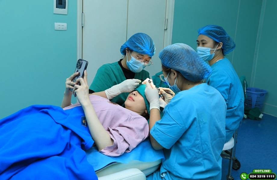 Cấy đường viền chân tóc bằng công nghệ PNS