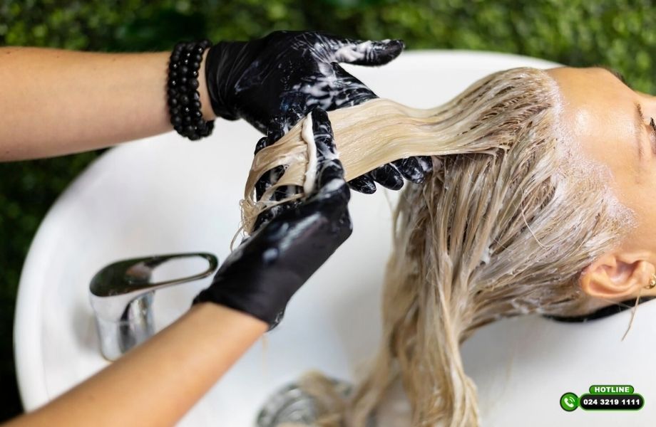 Rụng tóc do dùng hóa chất - Cái giá phải trả sau nhiều lần tẩy nhuộm
