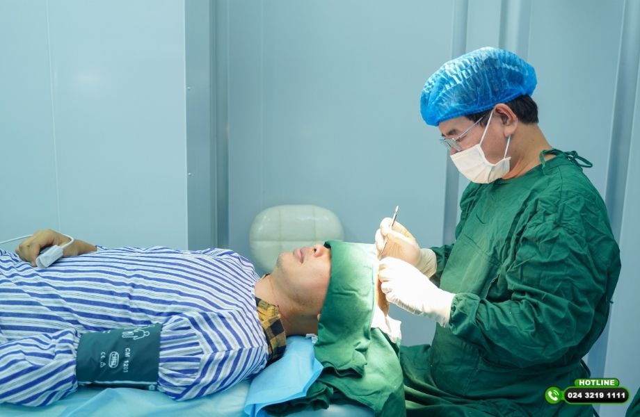 Bác sĩ Lê Quang Vương Trung tâm Cấy tóc Y học Quốc tế: Hồ sơ chuyên môn và những điều cần biết